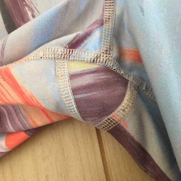 ALO Yoga Airbrush Capri Leggings Modernist Multi Size XS - Picture 7 of 10